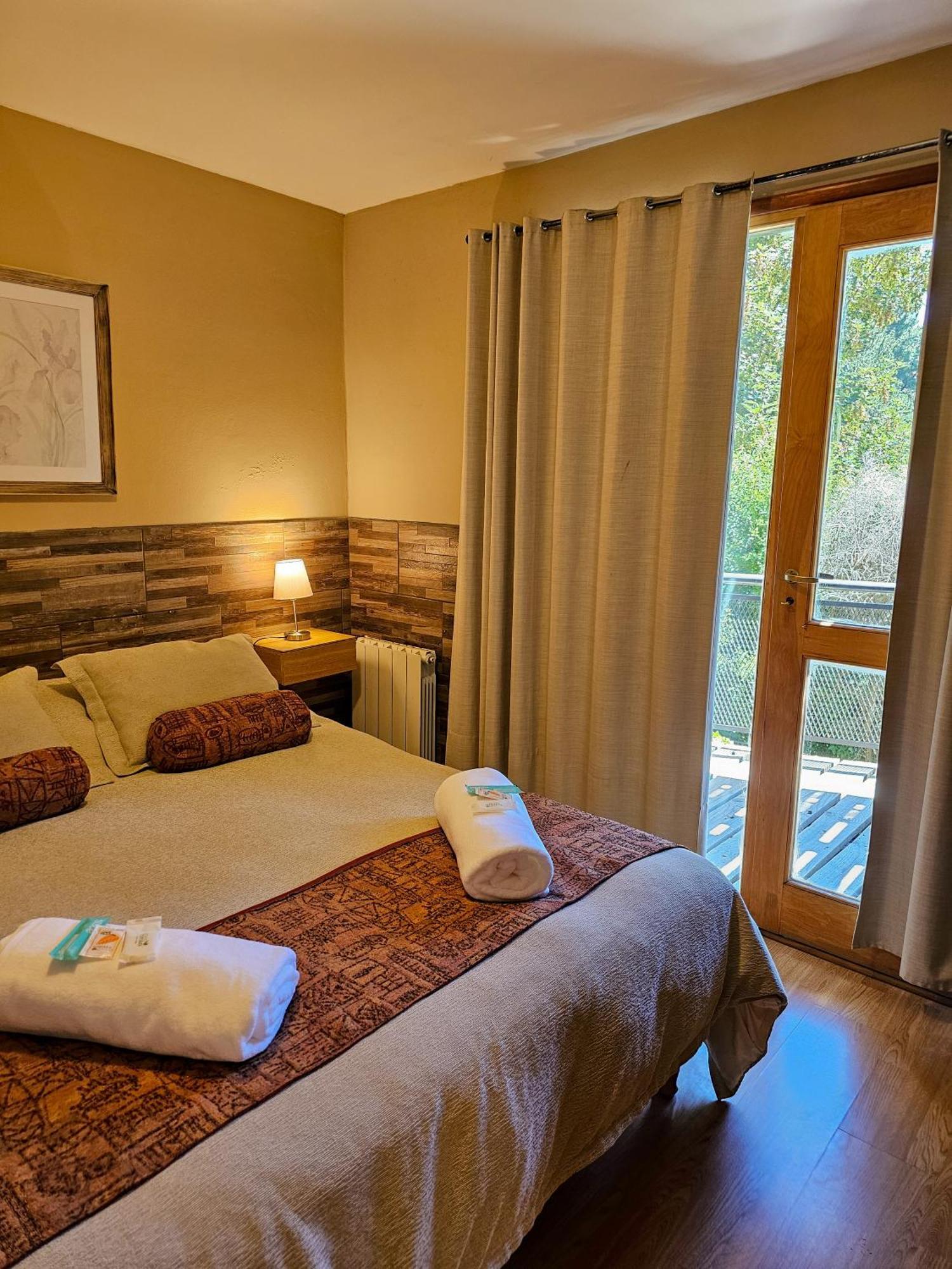 Rosas Blancas Apart Hotel San Martín de los Andes Quarto foto