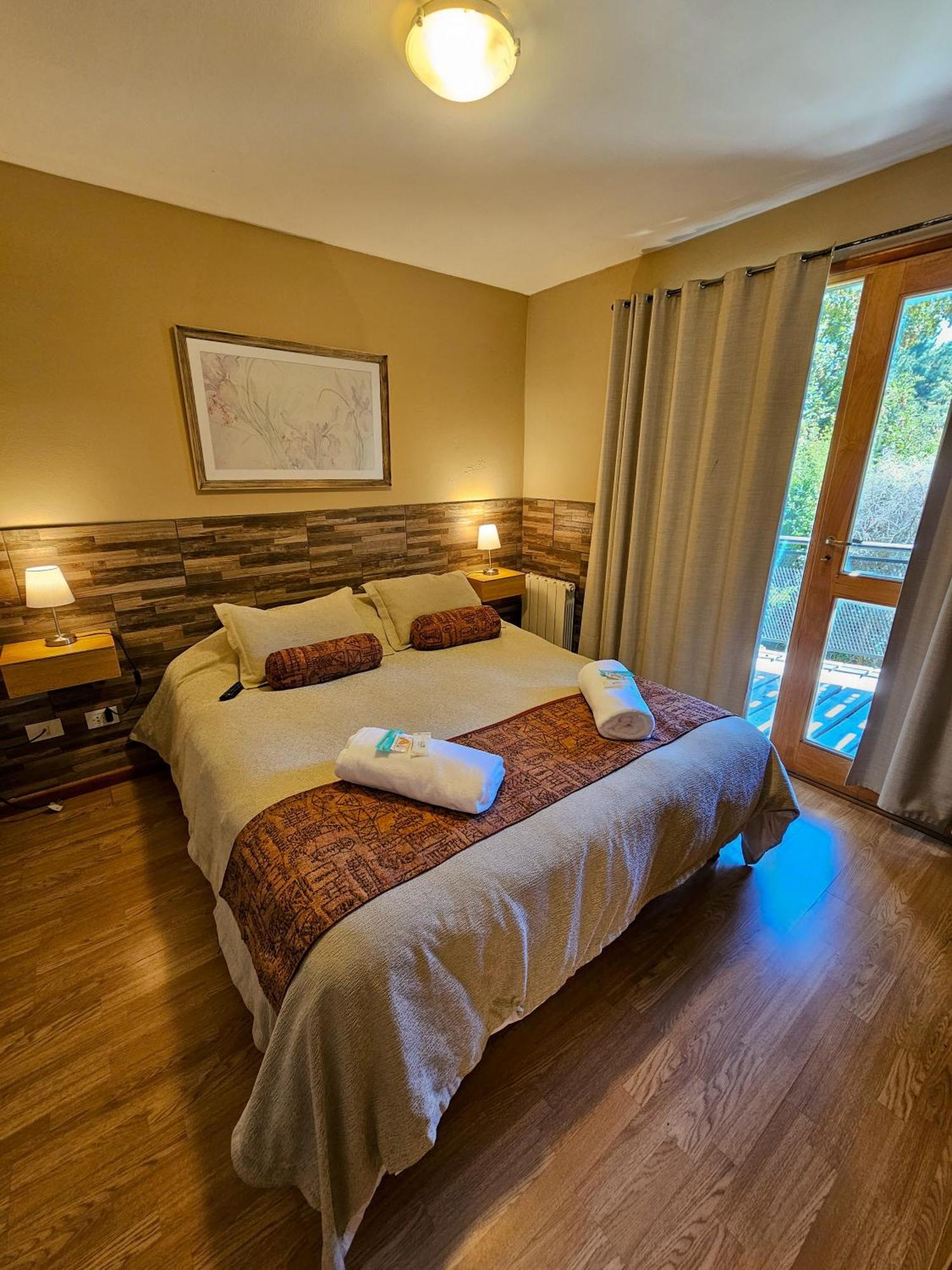 Rosas Blancas Apart Hotel San Martín de los Andes Quarto foto